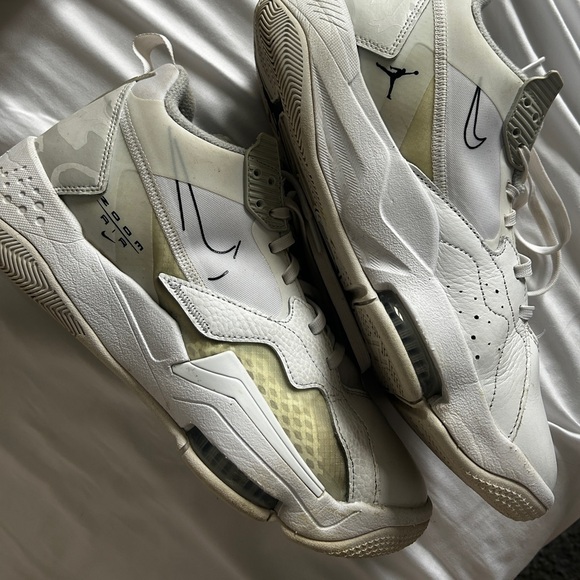 Nike Jordan “Zoom Air” Sneakers. Size 9.5 Men’s, Size 11 Women’s. - Picture 2 of 4